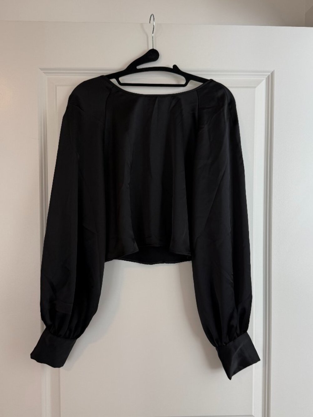 H&M Black Satin Cropped Balloon Sleeve Blouse Size M